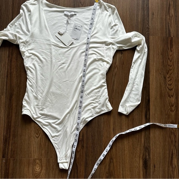Good American Size 4/XL Ivory Thong Bodysuit Scoop Neck Long Sleeve Stretch NEW - Picture 4 of 6